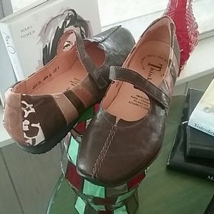 THINK! LEATHER MOCCASINS